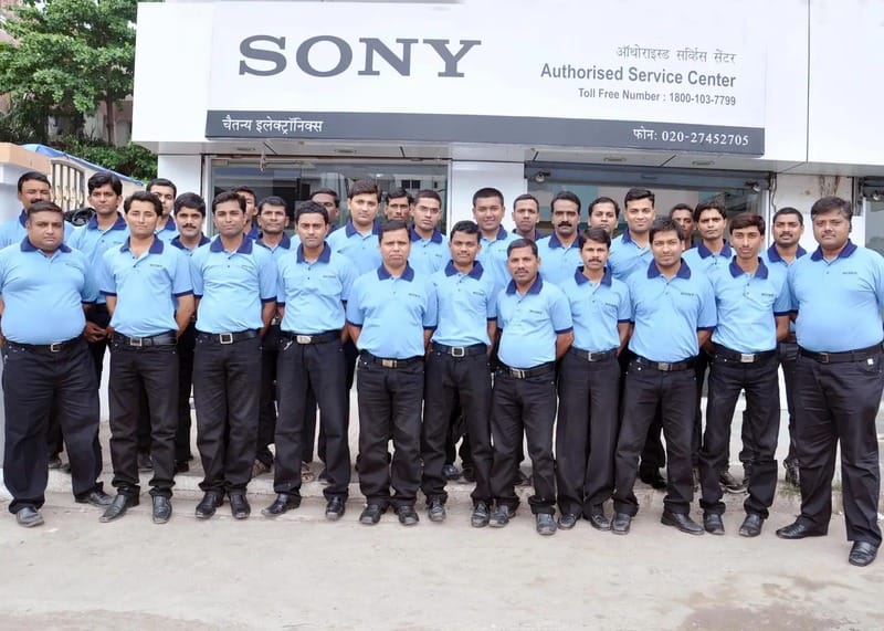 Wisdom Electronics founder with the Sony Authorised Service Centre team, Pune